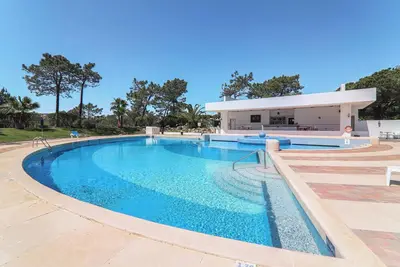 Image de Appartement de vacances \"Noa Apartment\" avec piscine, connexion Wi-Fi, climatisation, terrasse et jardin ; parking disponible