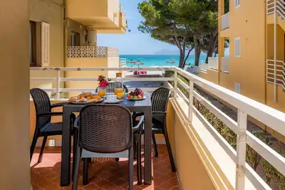 Image de Appartement de vacances Albers directement à côté de la plage avec vue sur la mer, Wi-Fi et terrasse ; Parking disponible