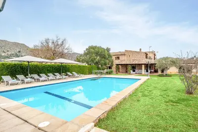Image de Villa spacieuse \"Villa Agnes\" avec vue sur les montagnes, piscine, terrasse et jardin