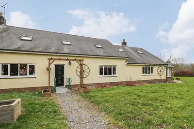 Image de Tynewydd Fields, pet friendly, with pool in Cross Inn