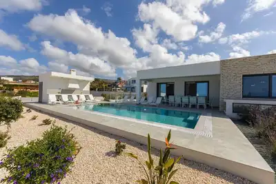 Image de Villa de luxe à Paphos | Villa Adaris | Villa 5 chambres | Piscine privée | Vue sur la mer