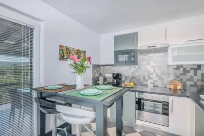 Image de Appartement de vacances Dobrinj pour 4 personnes avec 2 chambres à coucher - Maison de vacances