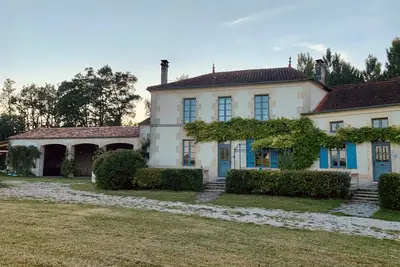 Image de Ancien moulin au milieu des vignes avec piscine - L'Abricotier