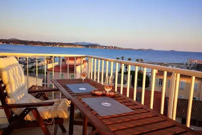 Image de Appartement superbe vue port et mer, grand balcon, calme, parking gratuit, wifi