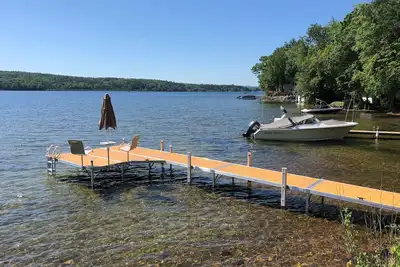 Image de Waterfront Lake Winnisquam House, Guest House & Barn Game Rm, Sleeps 16 w/ Beach