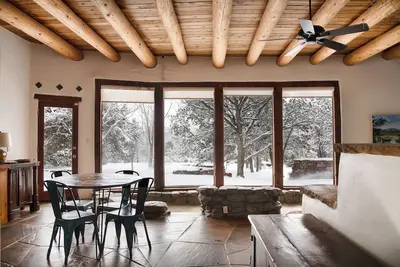 Image de Peaceful Adobe Casita between Taos/Tsv- Mountain Views, Hot Tub, Summer Garden