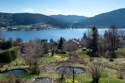 Image de La Bête des Vosges, appartement haut de gamme vue lac et bain finlandais.