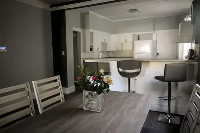 Image de 3 bedroom house, fenced back yard, Near river Dt