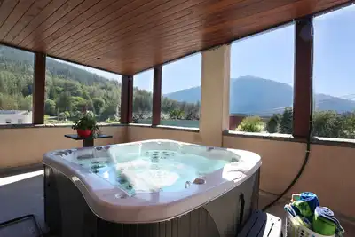 Image de Downtown location, Top floor unit