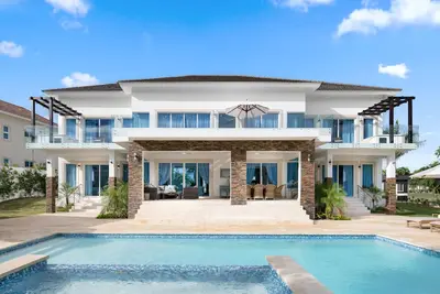 Image de 6 Bedroom Luxury Royal Villa @ Lifestyles Resort