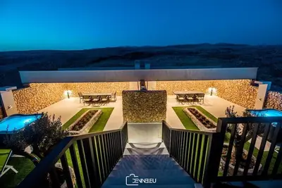 Image de Luxury Suite with Panoramic Sea View & Jacuzzi