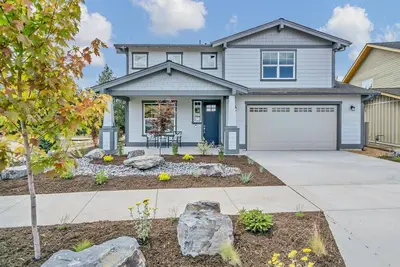Image de Amazing New Home in Bend. . . with hot tub!