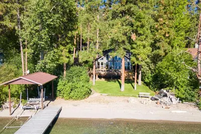 Image de It's Reunion Time! Flathead Lake Waterfront Dream House!