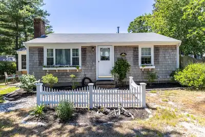 Image de Welcome To Beach Bungalow - Close to South Village Beach