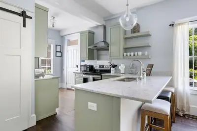 Image de The Pearl Suite | 3br 1st Floor Near King St!