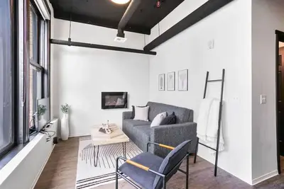 Image de Convenient Downtown Loft w/WiFi & Elevator