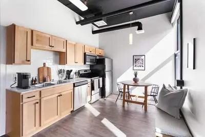 Image de Designer Loft Downtown with WiFi 210