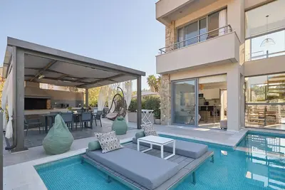 Image de Ocean Private Villas - Villa Ithaca - private heated pool/jacuzzi/barbecue