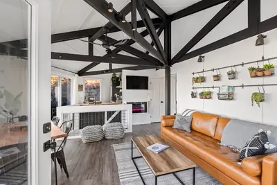 Image de Long mtn view, hot tub + smart home tech & Ev charger