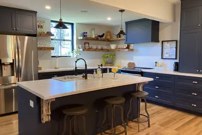 Image de Completely renovated secluded 6 bedroom farmhouse in central Pei