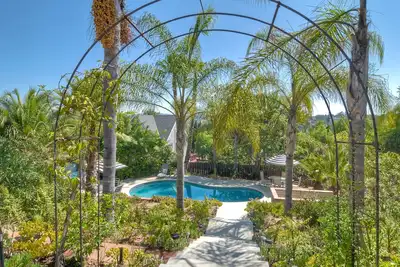 Image de Secluded Home, Sleeps 11+  Solar Heated Pool. Hot Tub Spa, 9 miles to beach