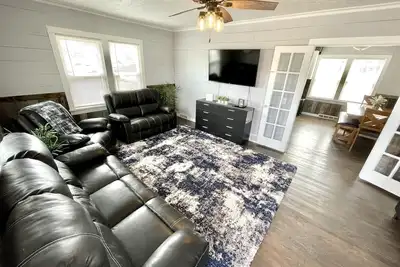 Image de The Cottonwood Cottage - Farmhouse Charm and Comfort.