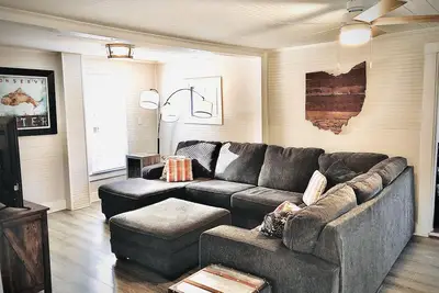 4 Bdrm House Sleeps 11 in the Heart of Geneva on the Lake