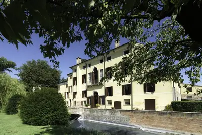 Image de Luxury apartment in ancient Villa Veneta with pool