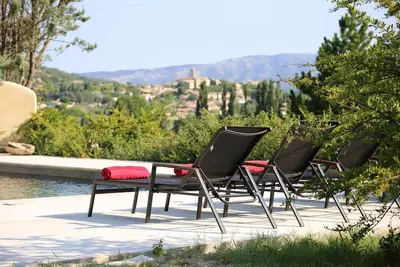 Image de Gîte sur 5 ha privé avec piscine, vu Mont Ventoux
