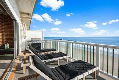 Image de Superior Malibu Road Oceanfront Townhouse Private Beach