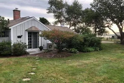 Image de Location - Walk to Beach - Pool Access - Waterviews