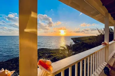 New Luxury Oceanfront 3br Home with Sunset Views