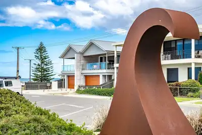 Image de Surfs up at The point - Ocean Parade, Middleton