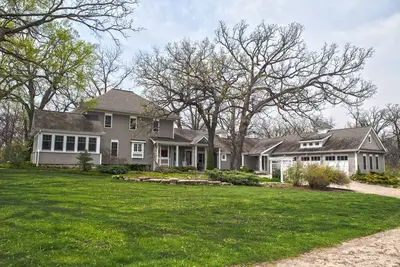 Image de Beautifully Restored 1890s Farmhouse in Hampshire, Illinois