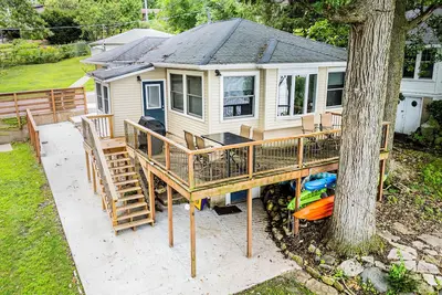 Image de Vast Lake Koshkonong Views from Pier, Deck, & Home