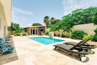 Image de Peaceful Palm Beach Villa - For Families & Friends