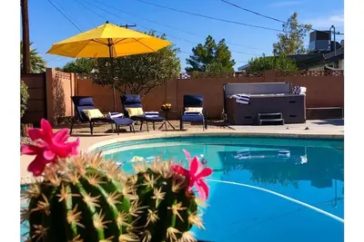 Image de *Desert Jewel* 4br/2ba, Pool/Hot Tub ~Old Town~