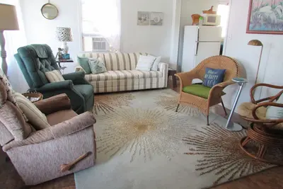 Image de Classic beach house in walking distance of coffee, food, and The Beach