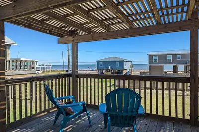 Image de Charming recently updated beach house with ocean views, sleeps 8
