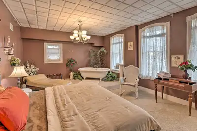 Image de Pet-Friendly Apt: 2 Blocks to Riverside Park!