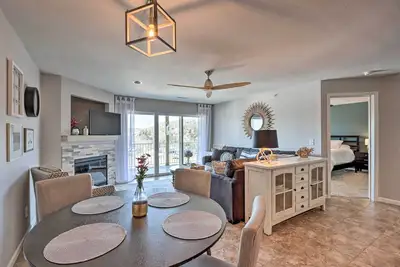 Image de Lakefront Missouri Condo w/ Pool Access & Balcony