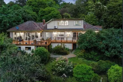 Image de Secluded Villa with Lush Gardens, Spa & Fireplace