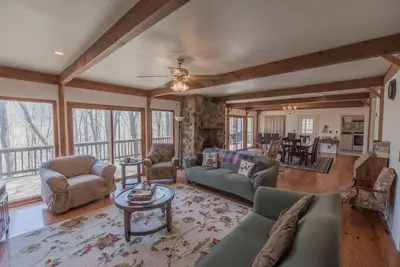 Image de Spacious Lodge Perfect for Year Round Escape Offering Outdoor Fun & Restaurants