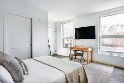 Image de Spacious Central Square Studio w/ Doorman, near T Stop, by Blueground
