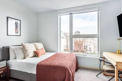 Image de Airy Central Square Studio w/Doorman, near Charles River, by Blueground