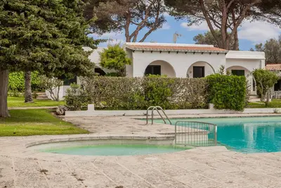 Image de Charmant appartement de vacances \"Binisafua Playa - Apartamento 23\" près de la plage avec piscine extérieure commune, climatisation, Wi-Fi, terrasse et jardin ; parking disponible.