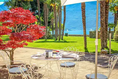 Image de 2½-room apartment with pool, terrace, sunbathing area and lake access