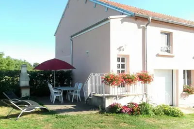 Image de Charmant Gîte Historique avec Randonnée et Hébergement pour Chevaux – Choiseul, France