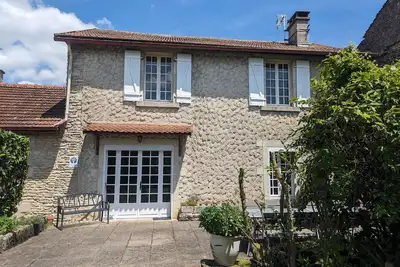 Image de Villa spacieuse avec jardin privé, proche vignobles et lacs – 4 chambres, cheminée, équipement bébé