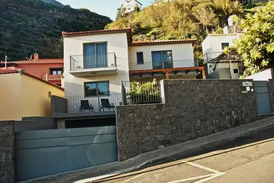 Casa da Praia Calheta - Moradia